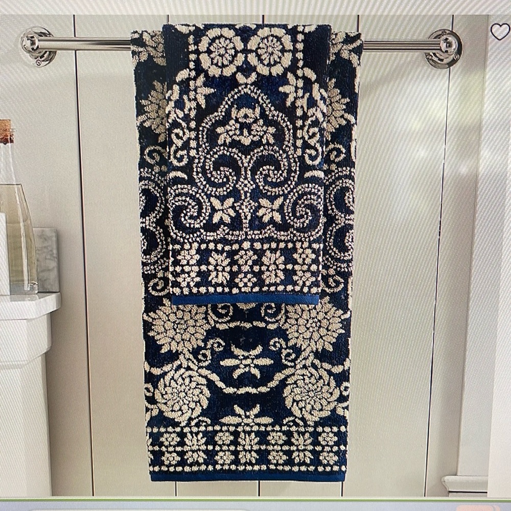 POTTERY BARN Indah Jacquard towels